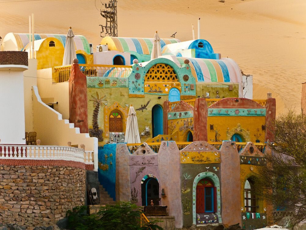 motifs-and-ornamentations-inspirations-behind-the-colors-of-africa-traditional-architecture_1